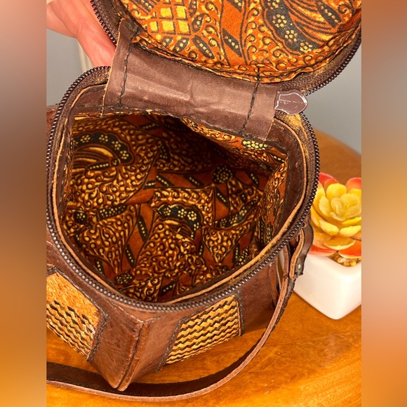 Leather & Rattan CrossBody Bucket Bag - Picture 12 of 13